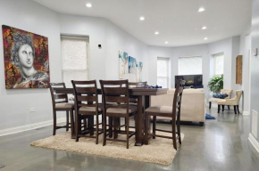 Beautiful 2 Br 2 Bath Near United Center